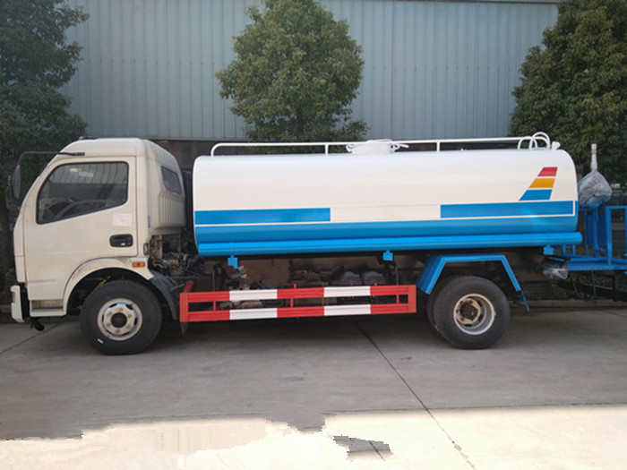 東風(fēng)8.5方大多利卡灑水車 國五(v)