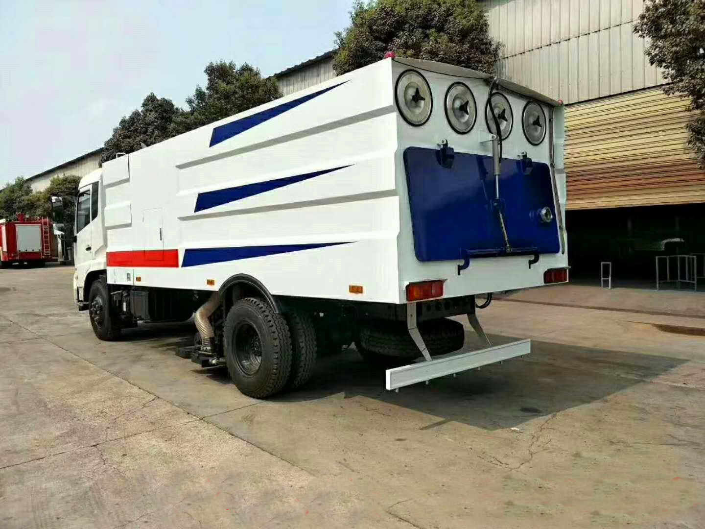 東風(fēng)天錦吸塵車(9方)