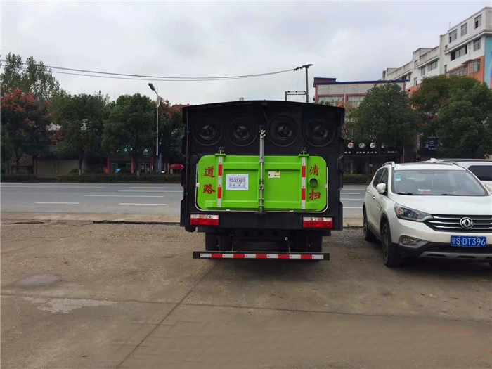 東風小多利卡吸塵車(5方)