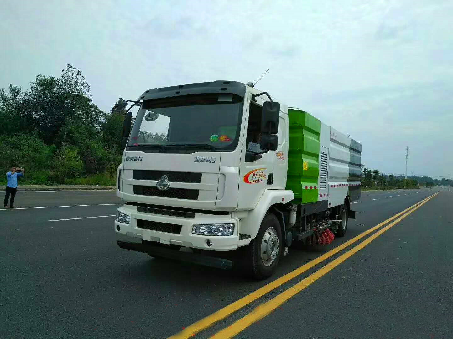 東風(fēng)柳汽清掃車(16方)