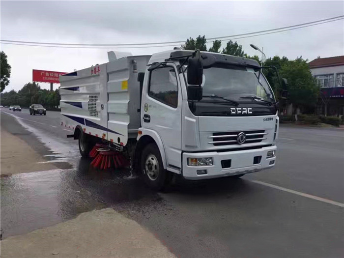 東風大多利卡掃路車(7噸)