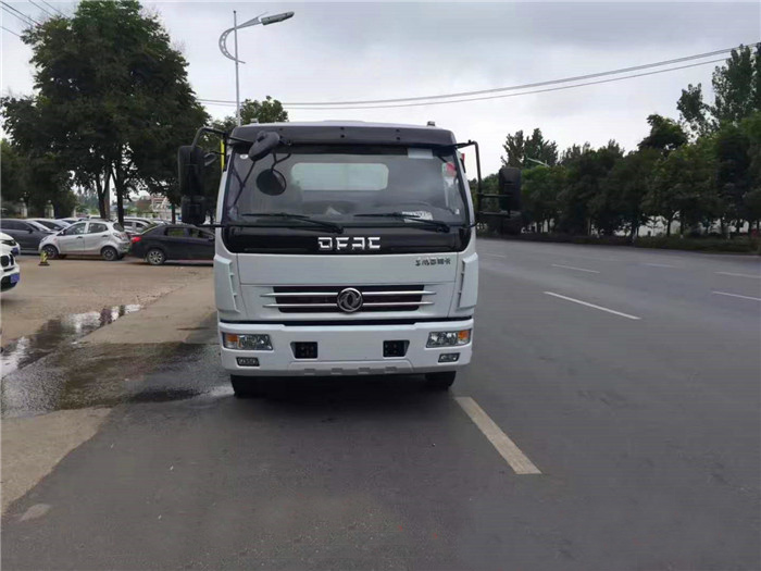 東風大多利卡掃路車(7噸)