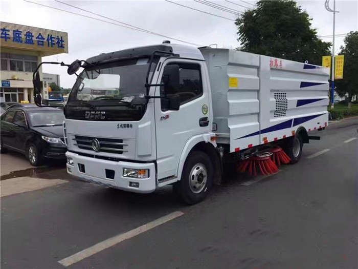 東風大多利卡掃路車(7噸)