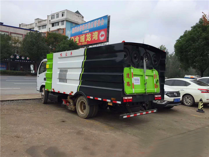 小多利卡掃路車(5噸)