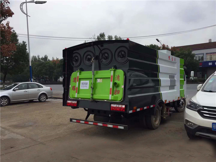 小多利卡掃路車(5噸)