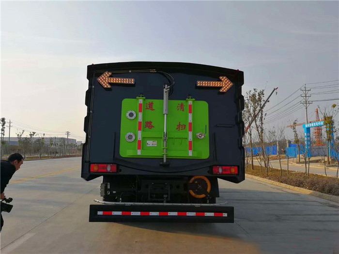 東風(fēng)天錦洗掃車(15方)