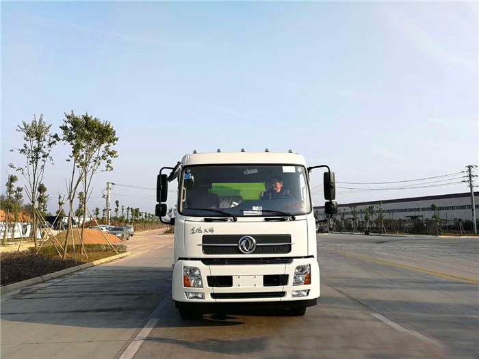 東風(fēng)天錦洗掃車(15方)