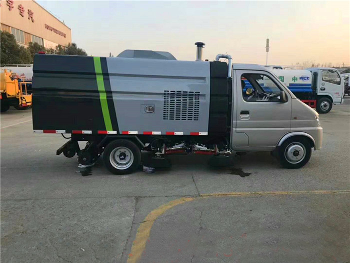 長(zhǎng)安掃路車(chē)(2.5噸)
