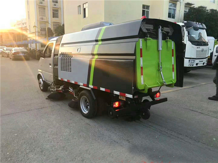 長(zhǎng)安掃路車(chē)(2.5噸)