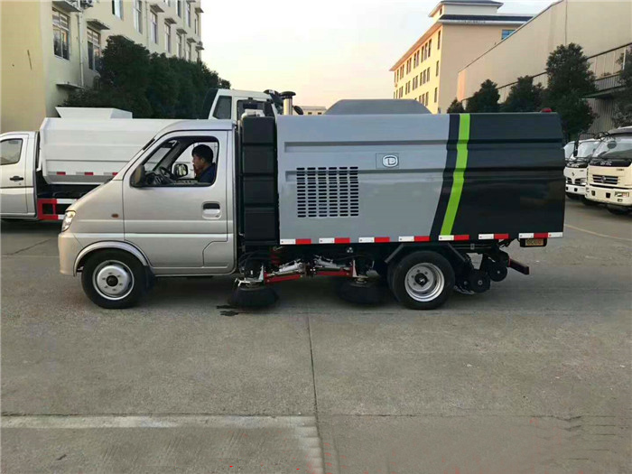 長(zhǎng)安掃路車(chē)(2.5噸)