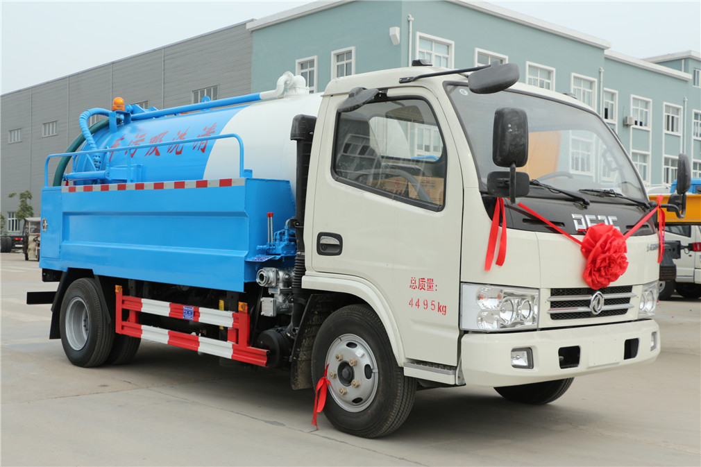 東風多利卡清洗吸污車(8方)