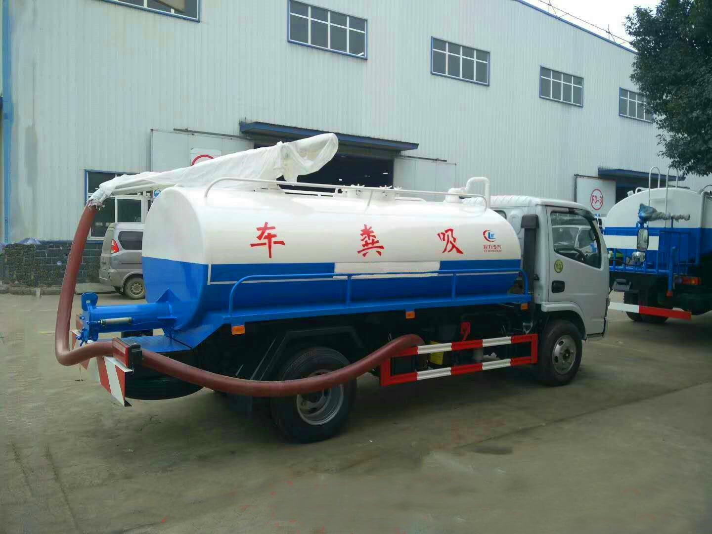 東風(fēng)多利卡吸糞車(5方)