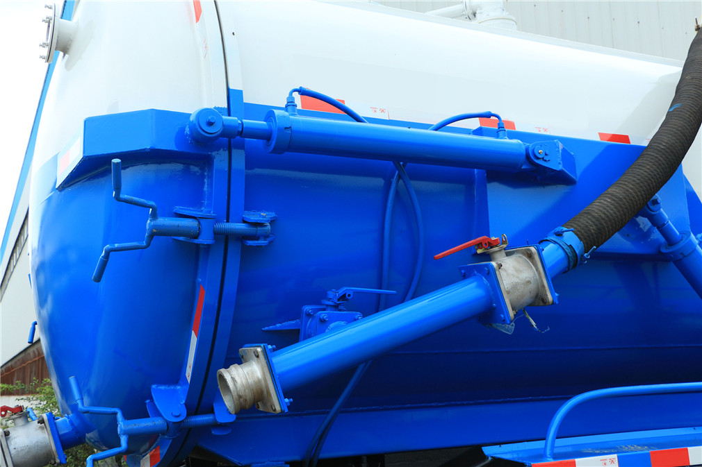 東風(fēng)145老款吸污車(10方)