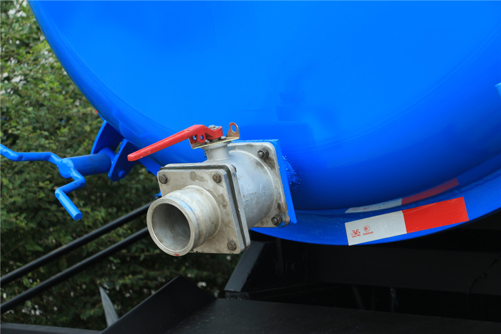 東風(fēng)145老款吸污車(10方)