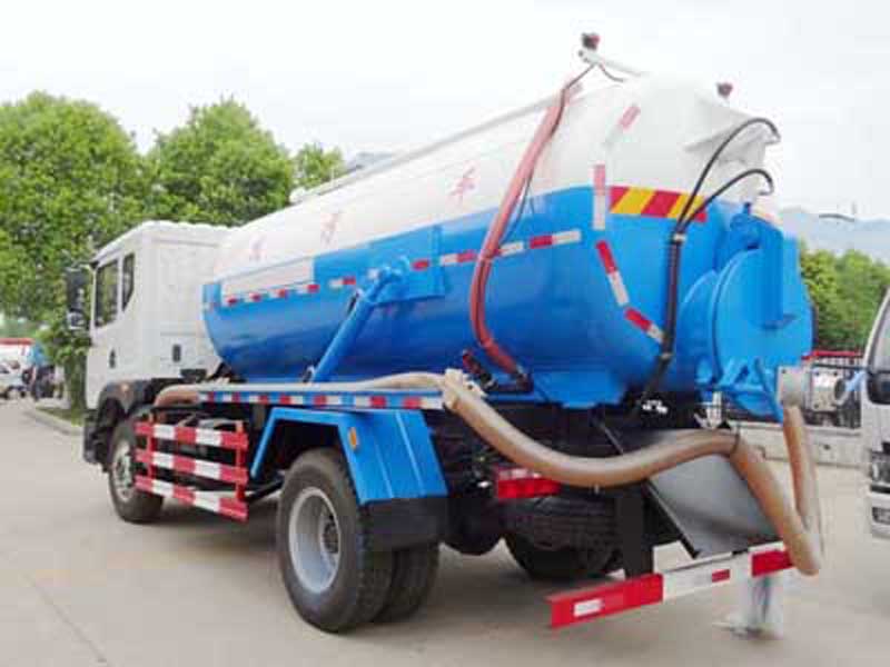 東風D9吸污車(10方)