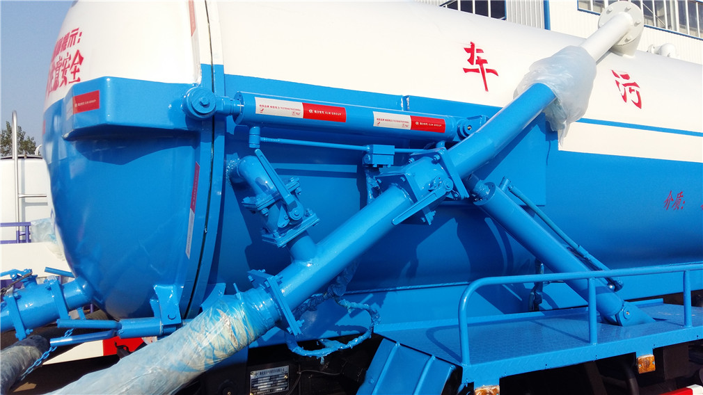 東風大多利卡吸污車(8方)