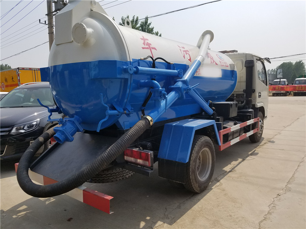 東風多利卡吸污車(4.5方)