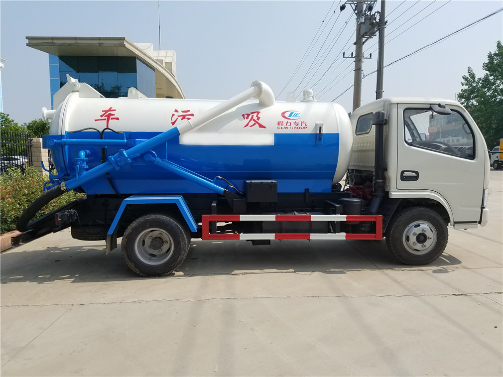 東風多利卡吸污車(4.5方)