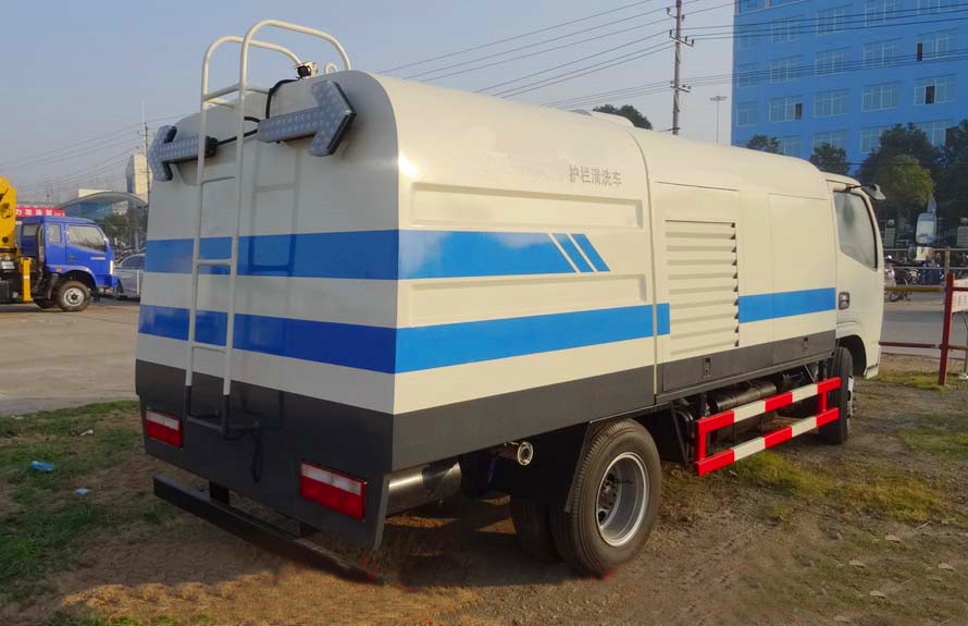 東風多利卡護欄清洗車