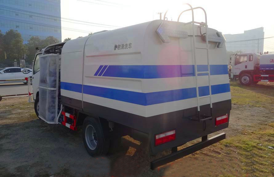 東風多利卡護欄清洗車