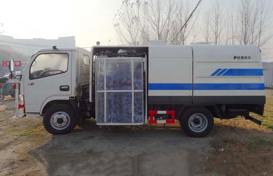 東風多利卡護欄清洗車