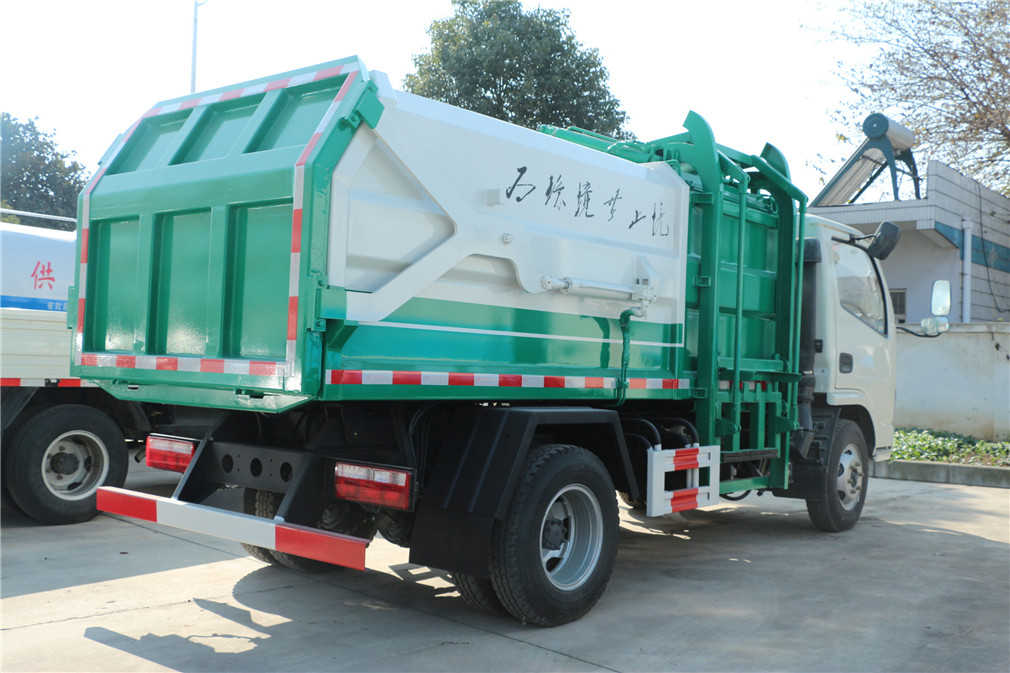 東風多利卡(5方)側裝壓縮式垃圾車