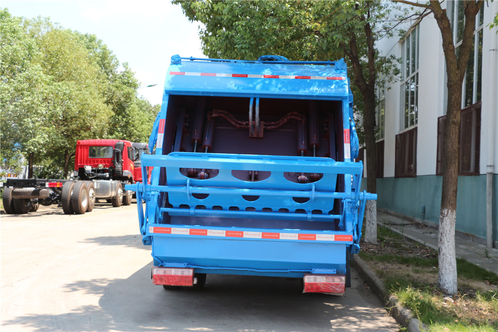 東風多利卡(5方)壓縮式垃圾車