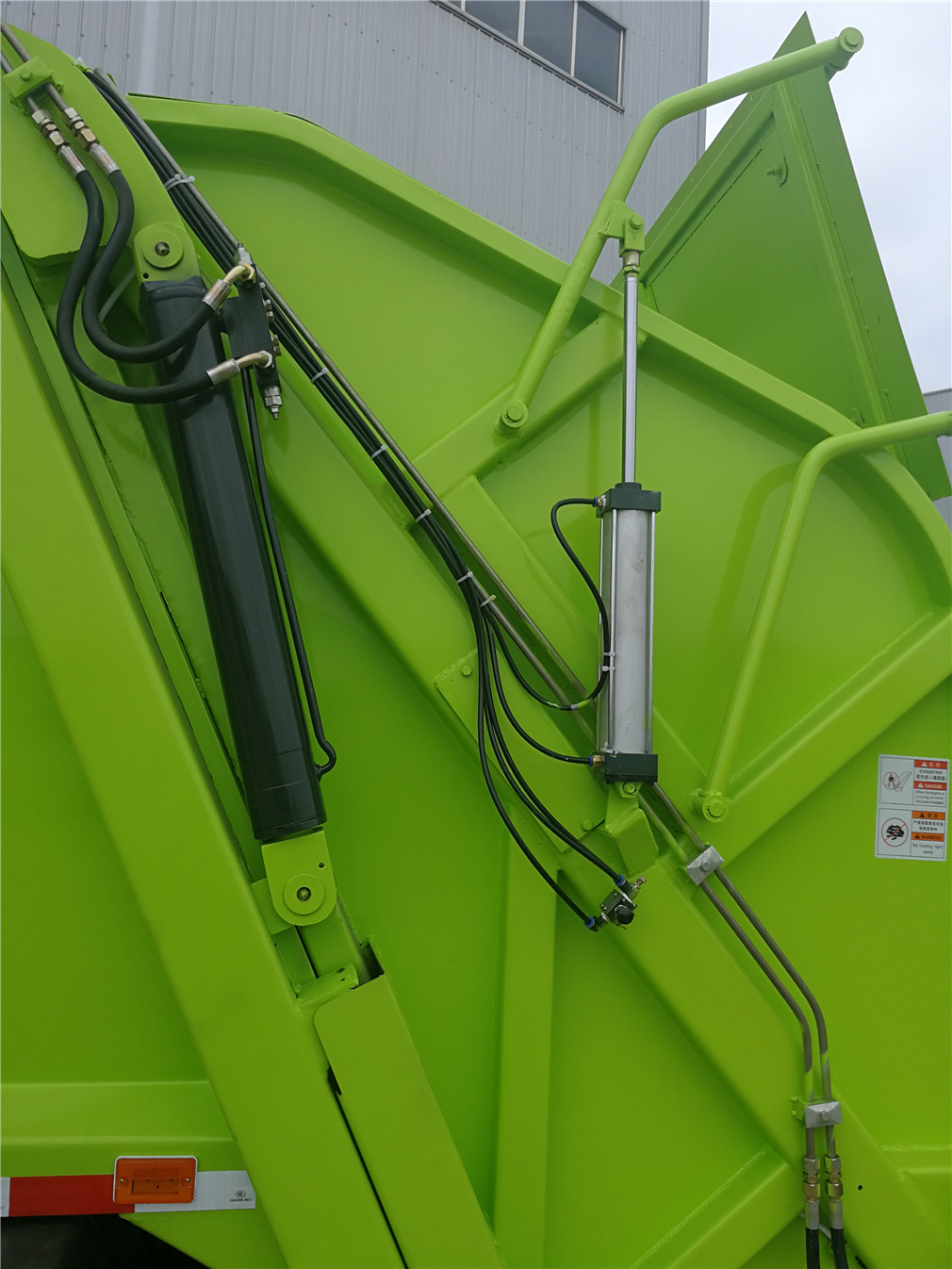 東風多利卡(8方)壓縮式垃圾車