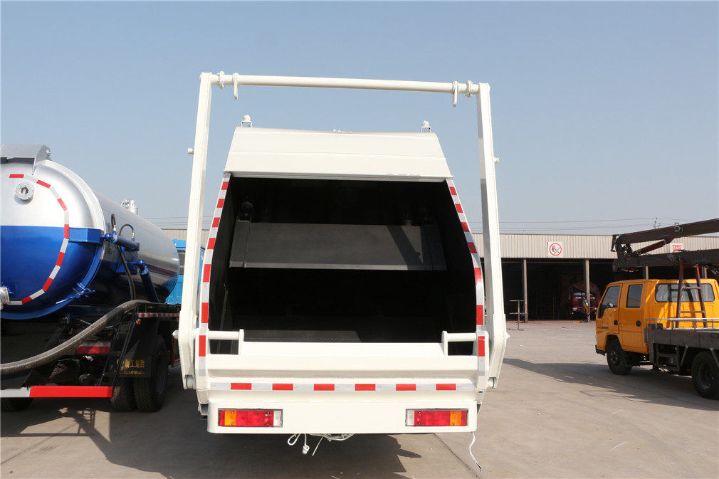 東風天龍(18方壓縮式垃圾車