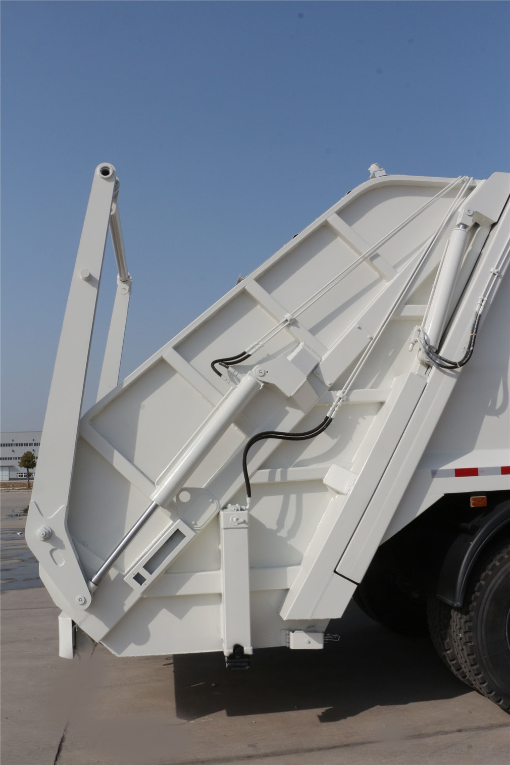 東風天龍(18方壓縮式垃圾車