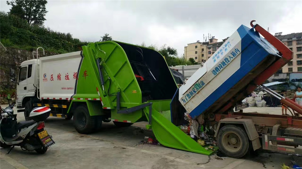 東風(fēng)專底(10方)壓縮式垃圾車