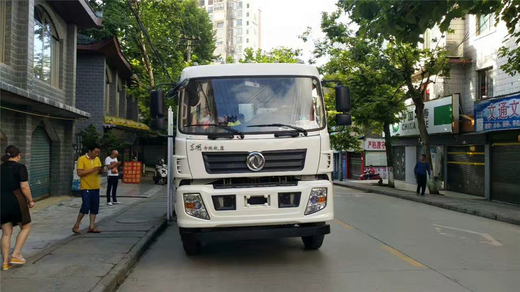 東風(fēng)專底(10方)壓縮式垃圾車