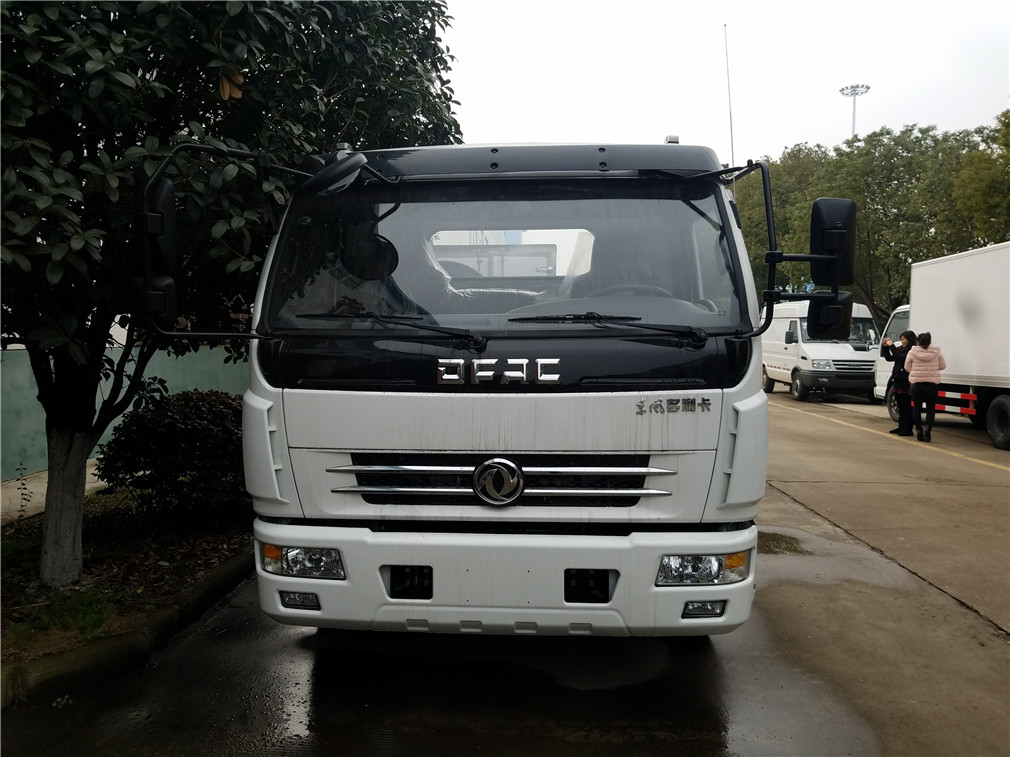 東風大多利卡(8方)擺臂式垃圾車