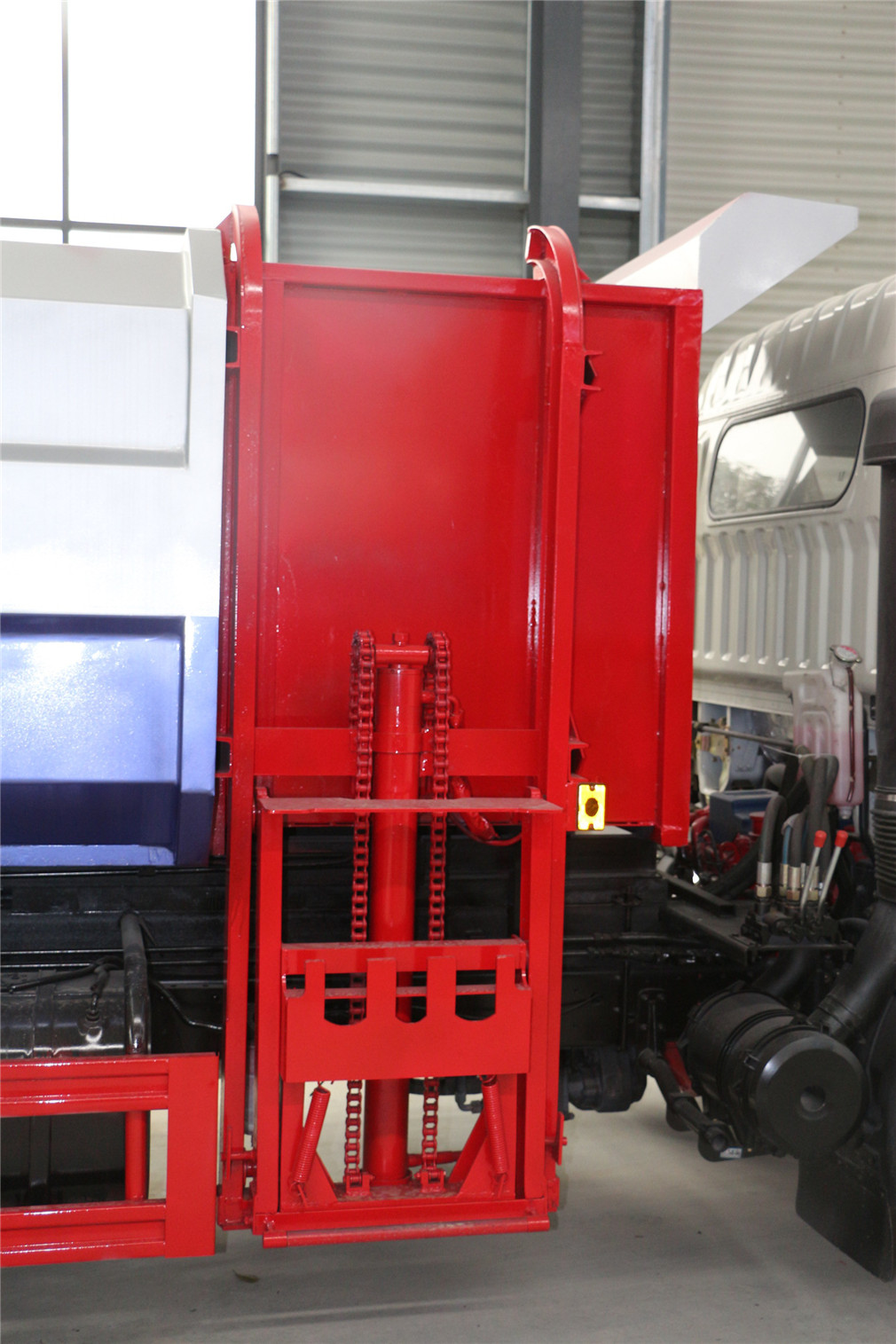 東風多利卡(8方)掛桶式垃圾車