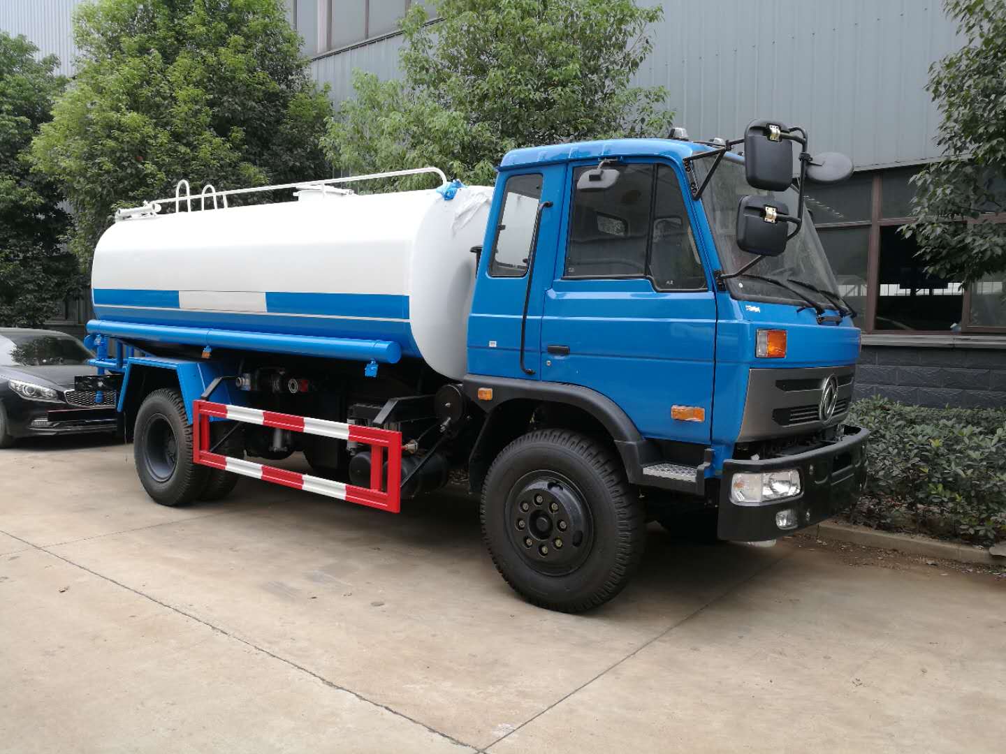 東風145老款灑水車(12噸)