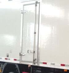 程力威牌CLW5020XLCQ5型冷藏車