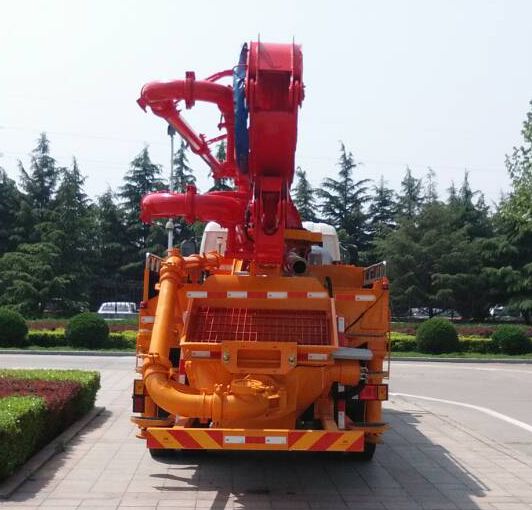 福田牌BJ5185THB-FA型混凝土泵車
