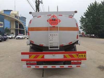 程力威牌CLW5162GYYD5型運(yùn)油車