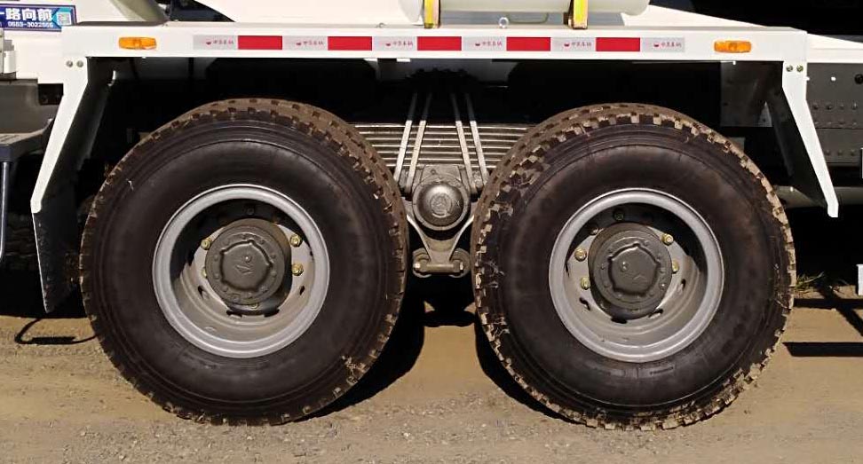 瑞江牌WL5251GJBBJ43型混凝土攪拌運(yùn)輸車