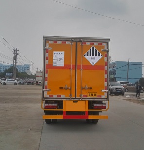 程力威牌CLW5040XZWE5型雜項危險物品廂式運(yùn)輸車