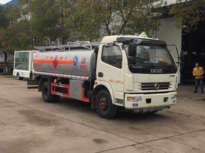 程力威牌CLW5120GJYE5型加油車(chē)