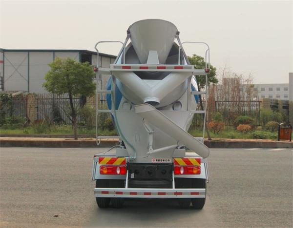 東風牌EQ5168GJBL1型混凝土攪拌運輸車