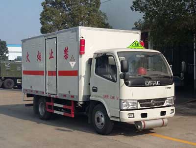 程力威牌CLW5074XZW5型雜項危險物品廂式運輸車