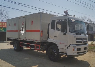 程力威牌CLW5183XZWD5型雜項危險物品廂式運輸車