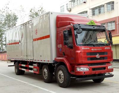 程力威牌CLW5250XZWL5型雜項危險物品廂式運輸車