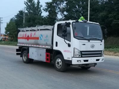 程力威牌CLW5081GJYC5型加油車(chē) 程力威牌CLW5081GJYC5型加油車(chē)