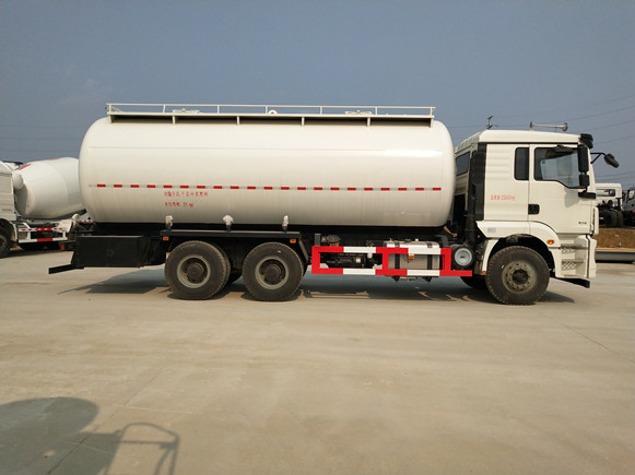 陜汽德龍后八輪粉粒物料運輸車(27方)