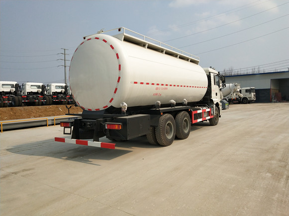 陜汽德龍后八輪粉粒物料運輸車(27方)