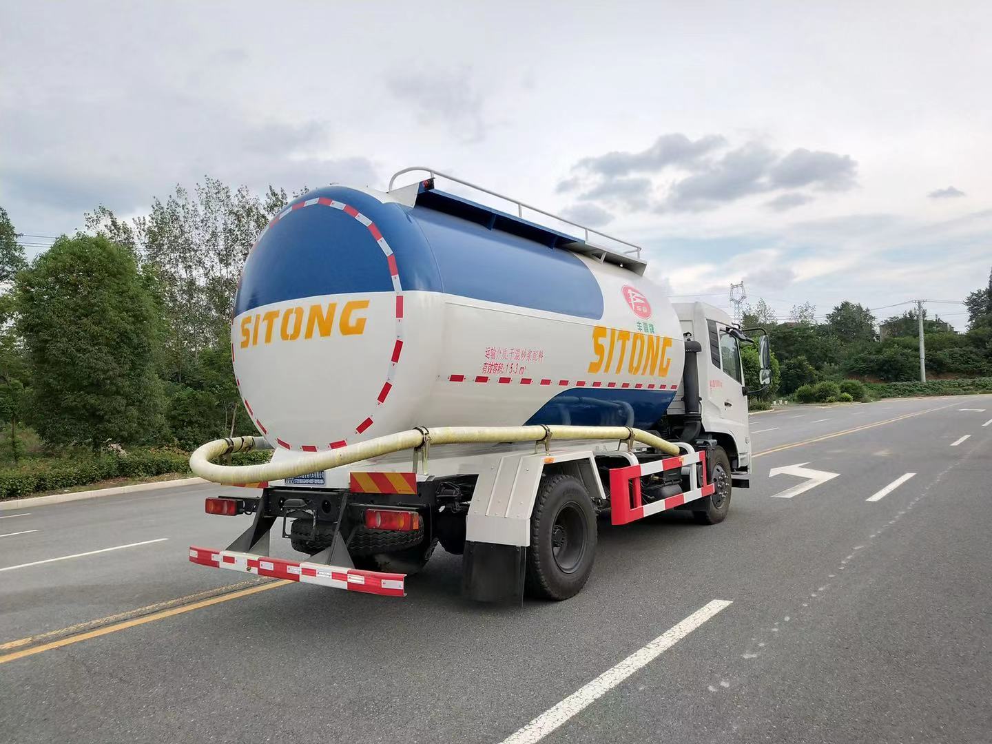 東風天錦干混砂漿運輸車(16方)