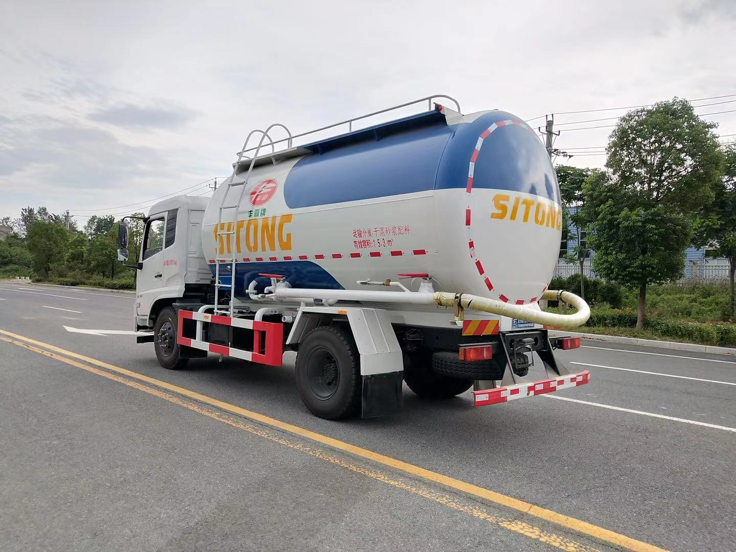 東風天錦干混砂漿運輸車(16方)